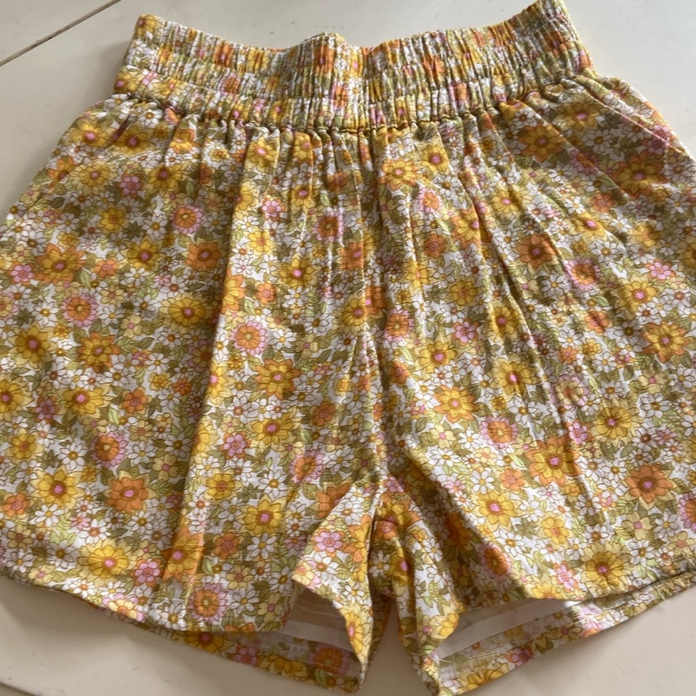 Billabong Flowered Shorts Small
